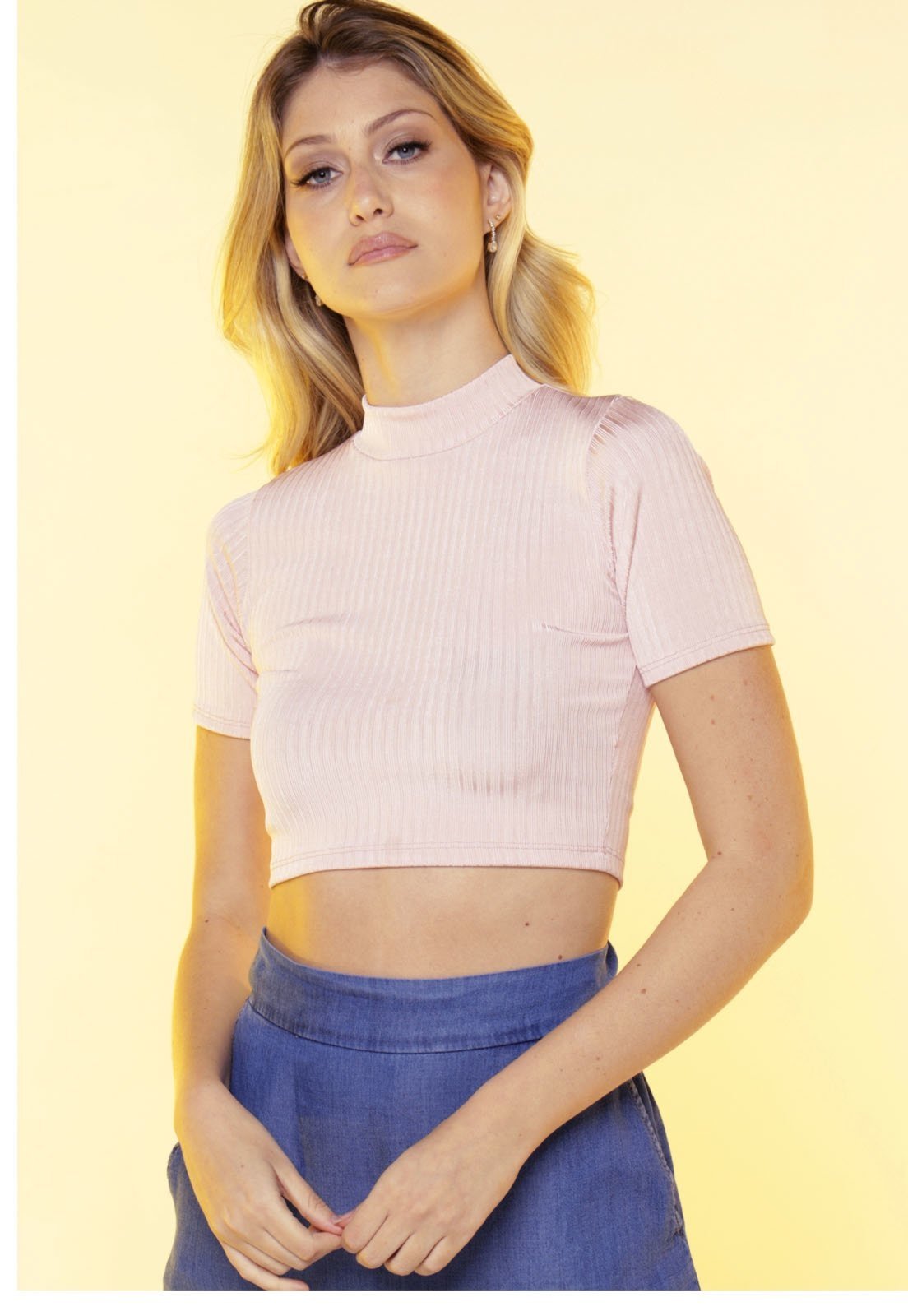 Blusa Cropped Gola Alta com Manga Curta Sob Rosa Claro