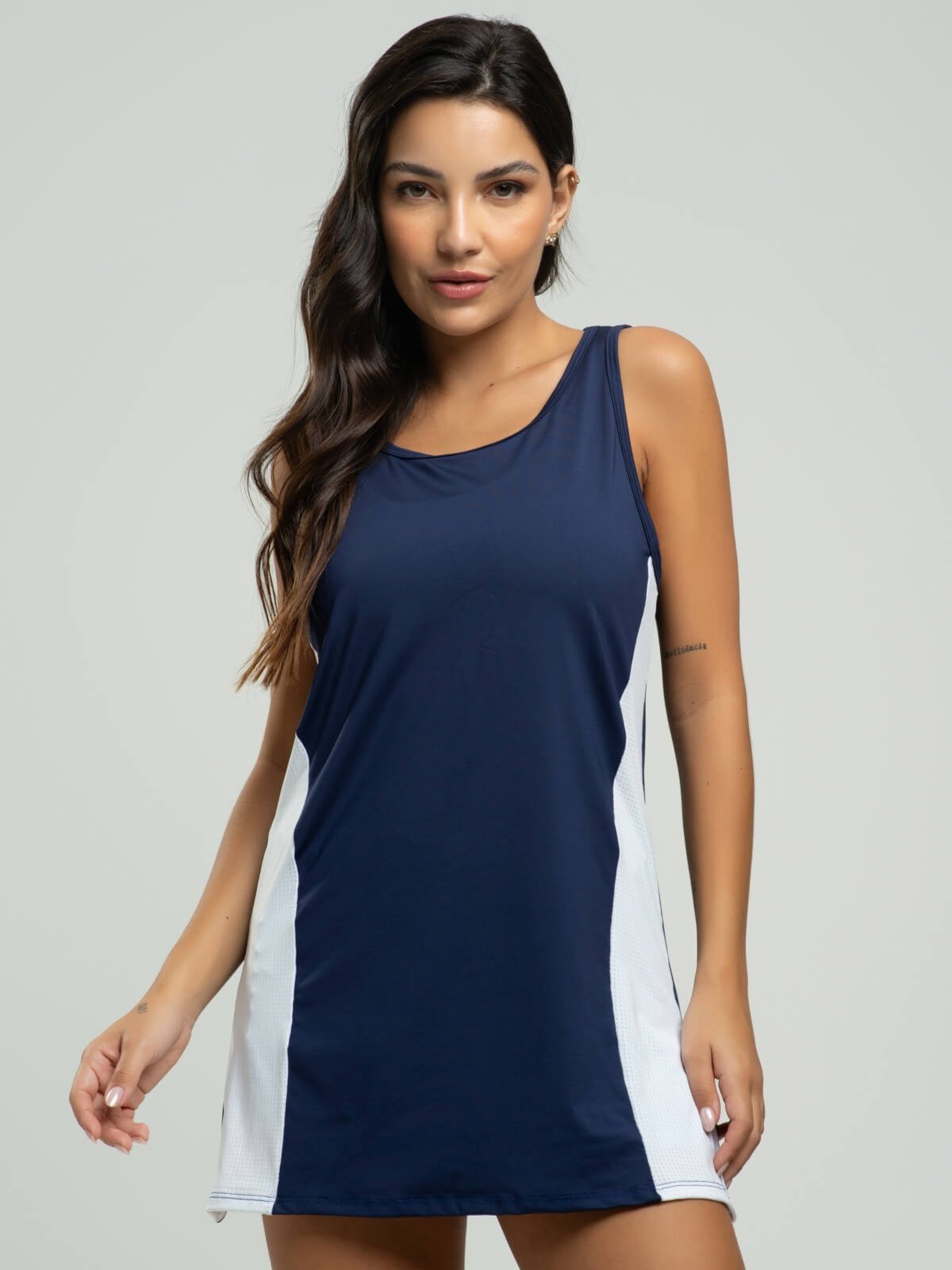 Vestido Beach Tennis Feminino Tecido Proteção Uv 50+ Vicbela Azul Marinho com Branco Vestido Beach Tennis Feminino Tecido Proteção Uv 50+ Vicbela Azul Marinho com Branco