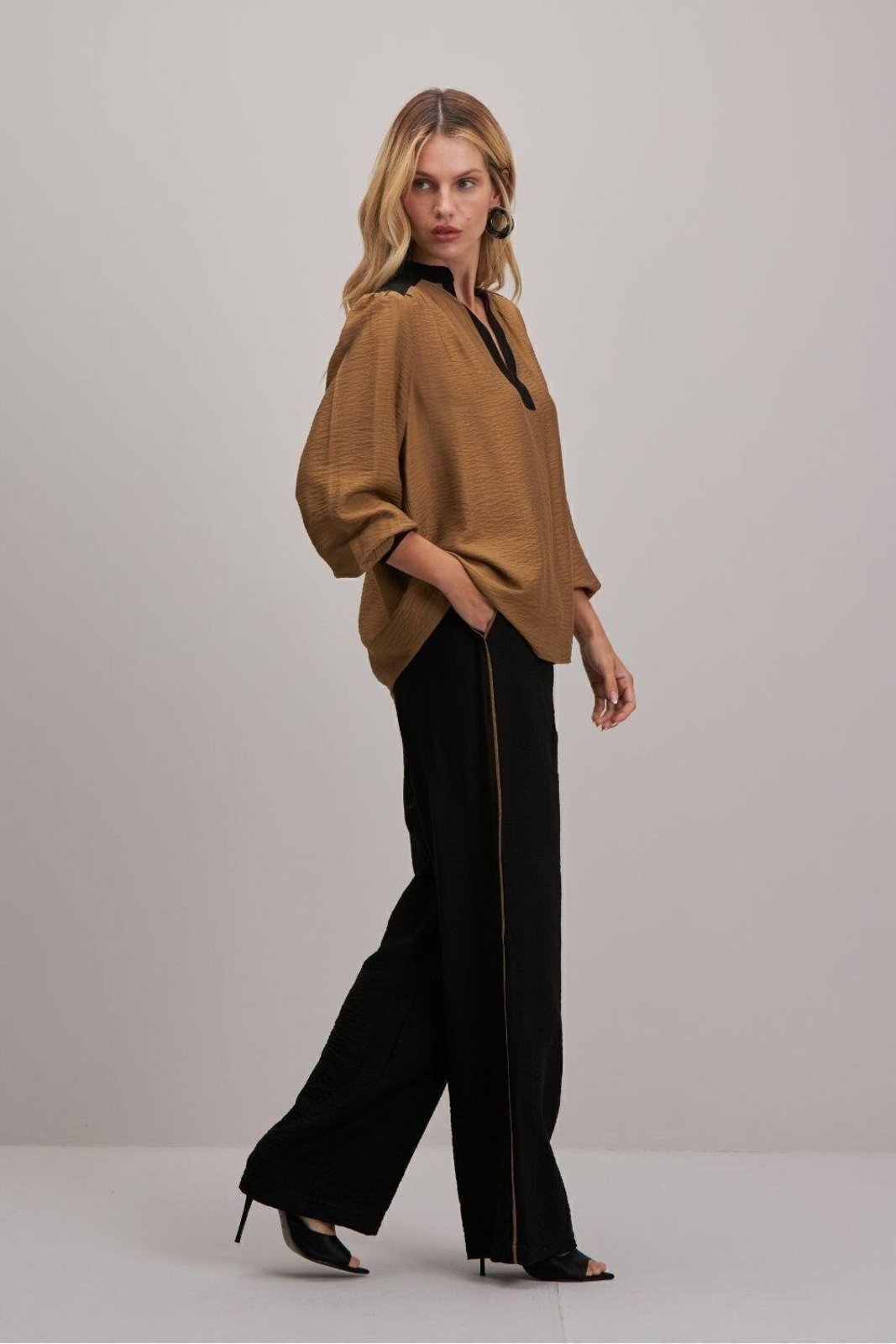 Calça Wide Bicolor Com Vivo Carlota Costa Preto
