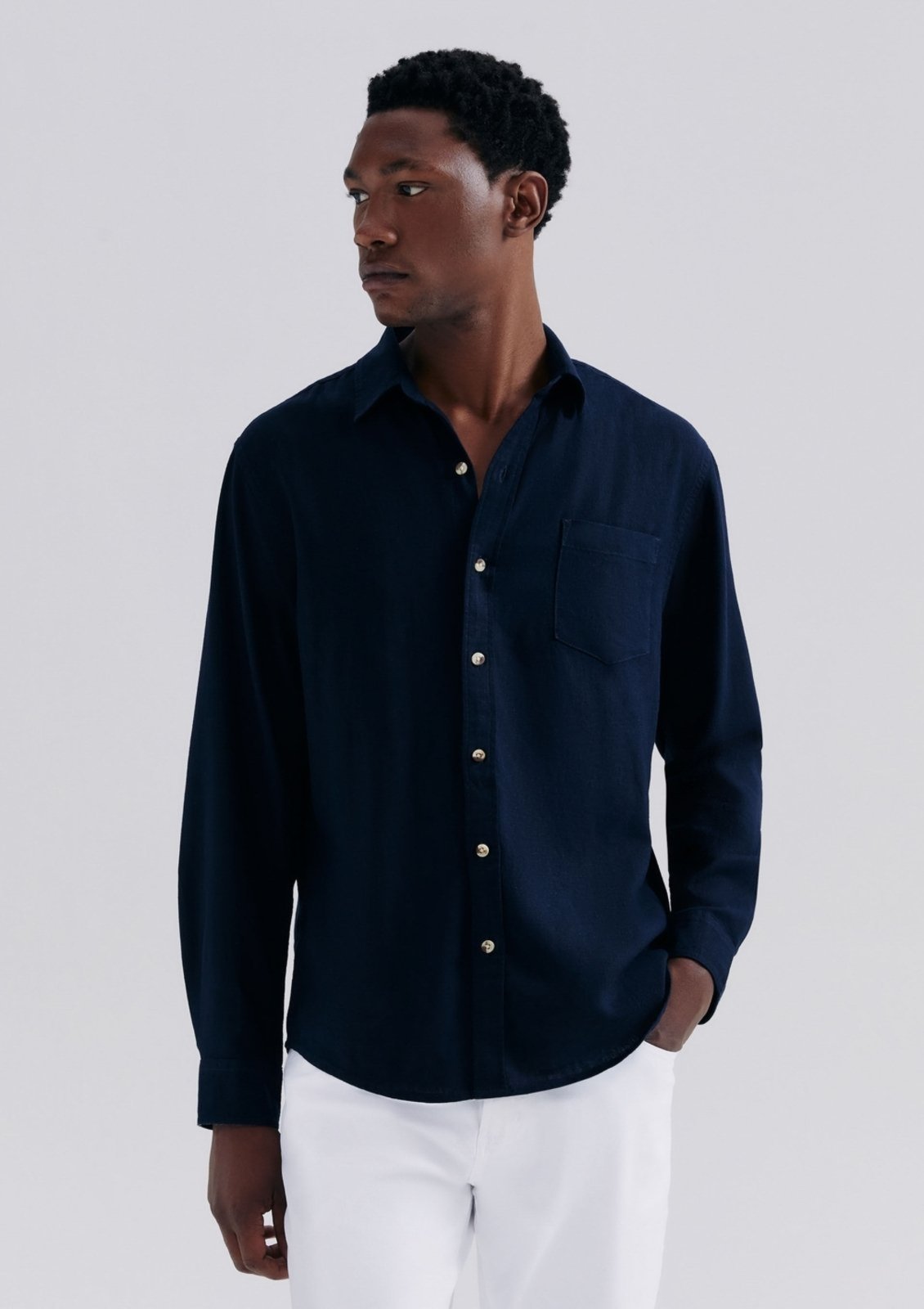 Camisa Hering Básica Slim Manga Longa Em Linho Azul Marinho