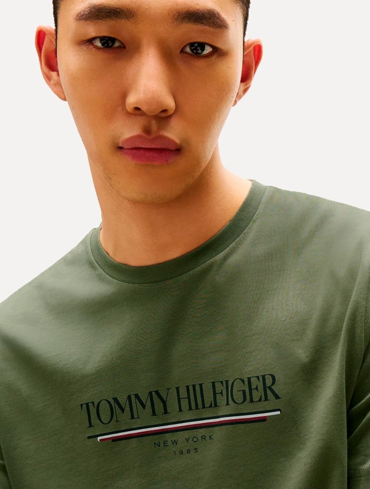 Vista 3 Camiseta Tommy Hilfiger Masculina Brand Love Big verde militar Tommy Hilfiger verde militar