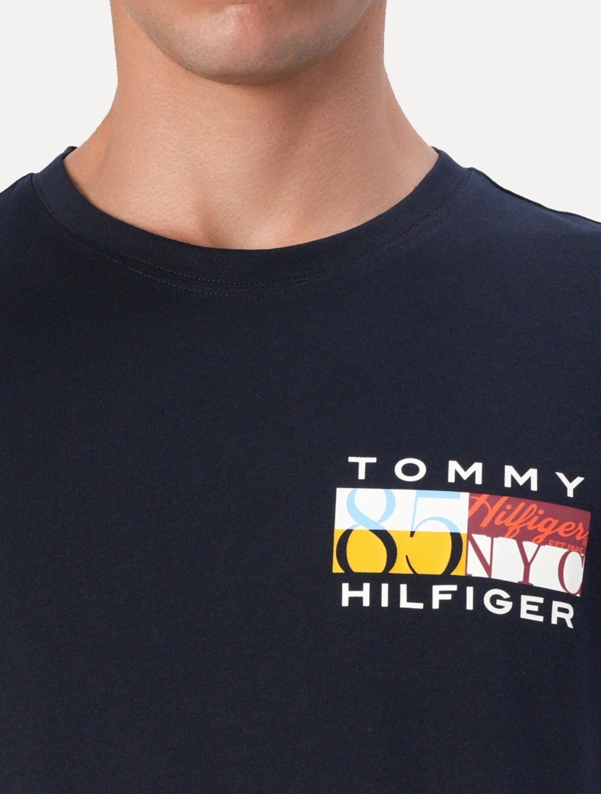 Vista 3 Camiseta Tommy Hilfiger Masculina Colour Flag Tee azul marinho Tommy Hilfiger azul marinho