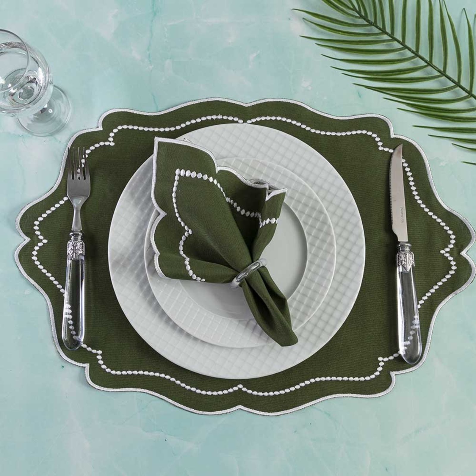 Kit 6 Jogos Americanos Retangular com Guardanapos Bordado Branco - Realeza Verde Musgo