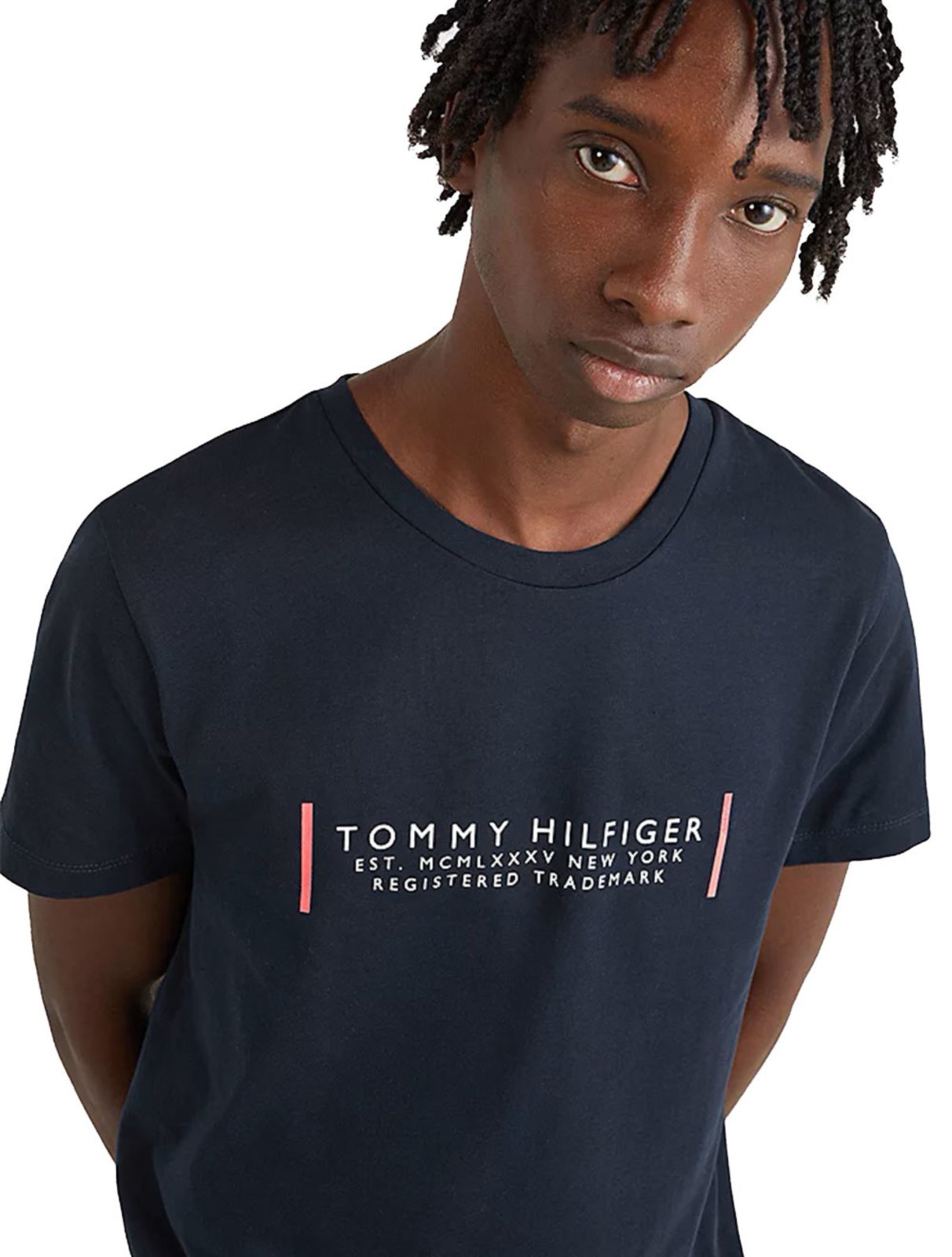 Vista 3 Camiseta Tommy Hilfiger Masculina Text Bar Corp azul marinho Tommy Hilfiger azul marinho