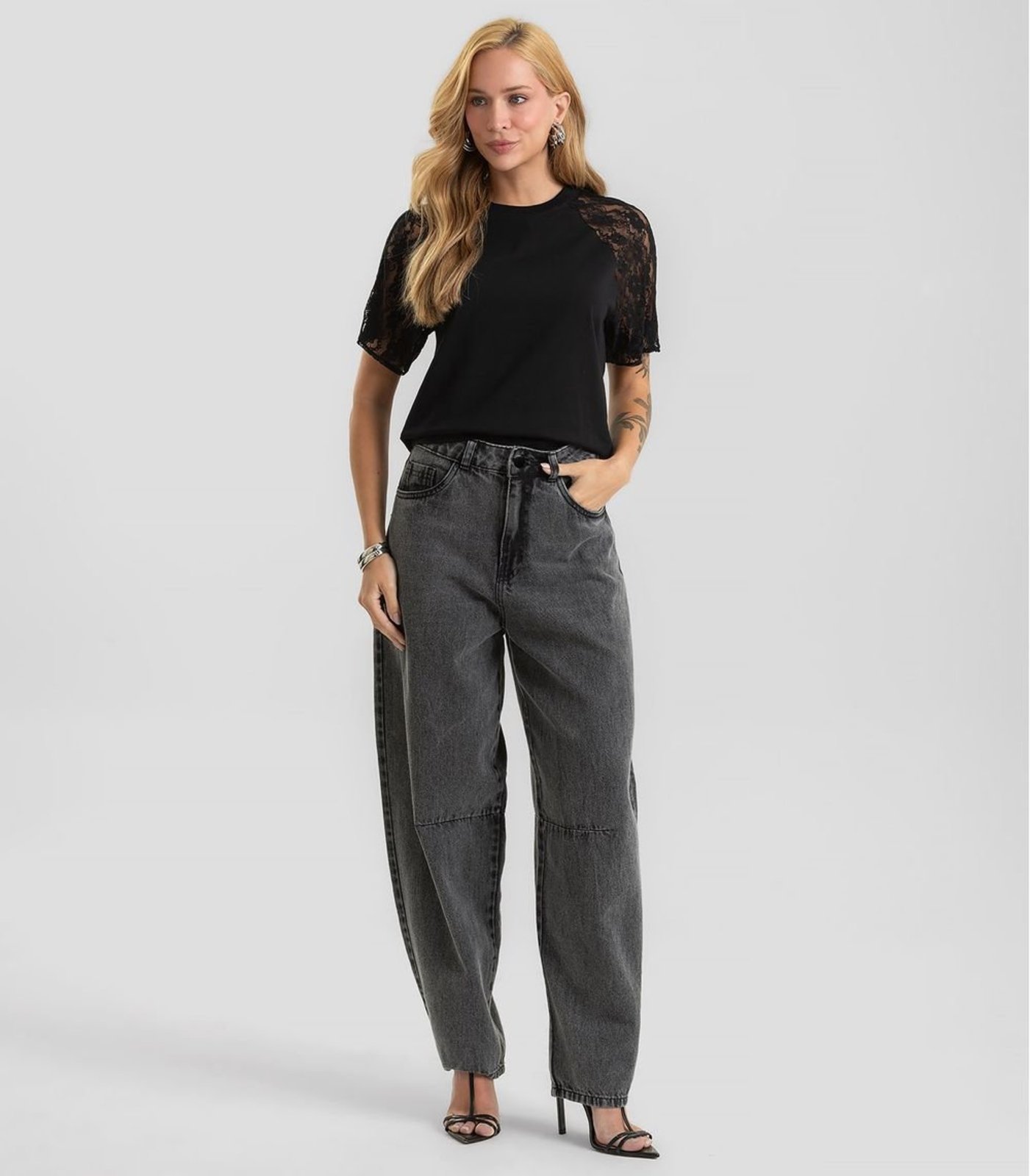 Calça Jeans Feminina Barrel Estonada Dianna Preto