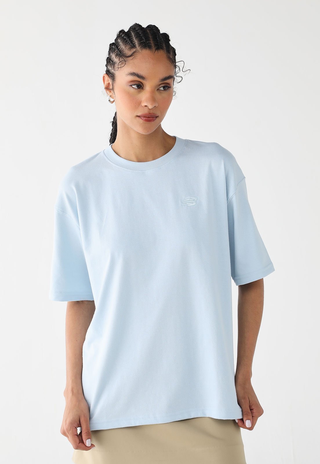 Camiseta Feminina New Balance Oversized Small Logo Azul Claro