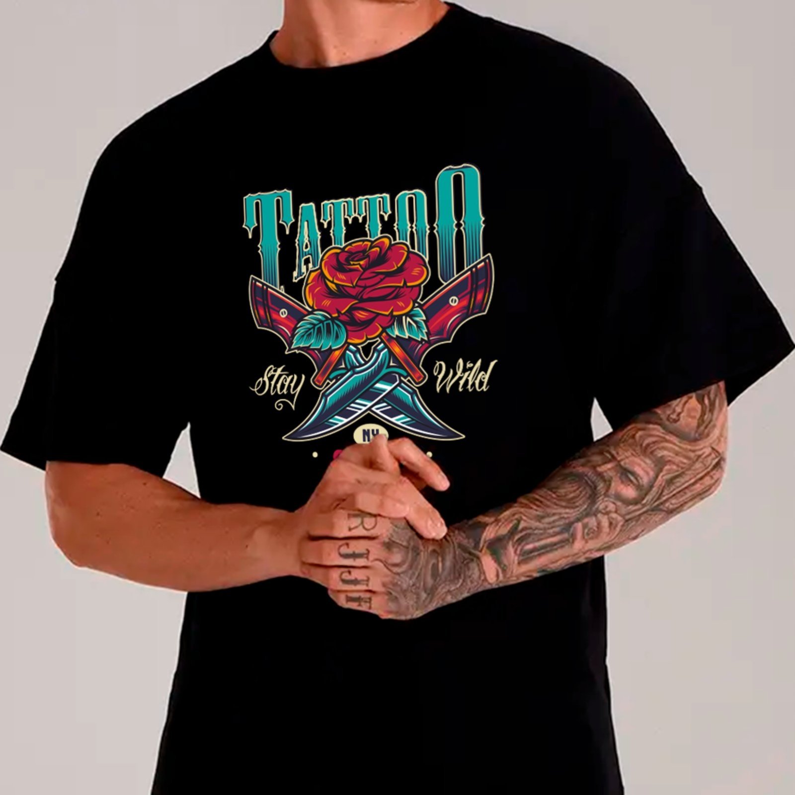 Camiseta Ousy Unissex Streetwear Tattoo Stay Wild Visual Exclusivo Oversized Preto
