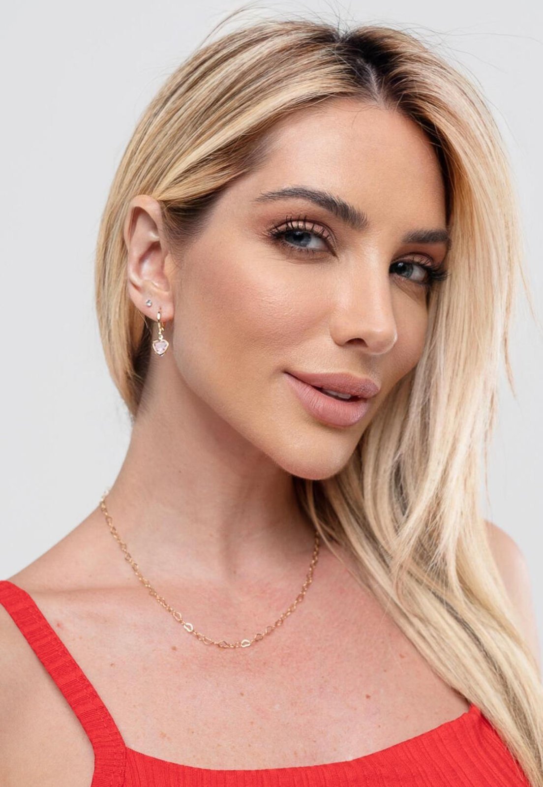 Vista 3 Brinco Semijoia De Argola Com Pingente Coração Zircônia Cristal Banhado A Ouro 18K Br STORE ORA SEMIJOIAS dourado