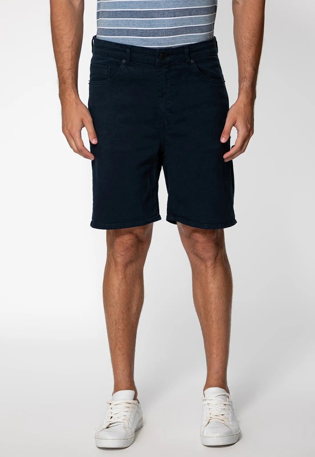 Bermuda Guess em Sarja Azul Escuro