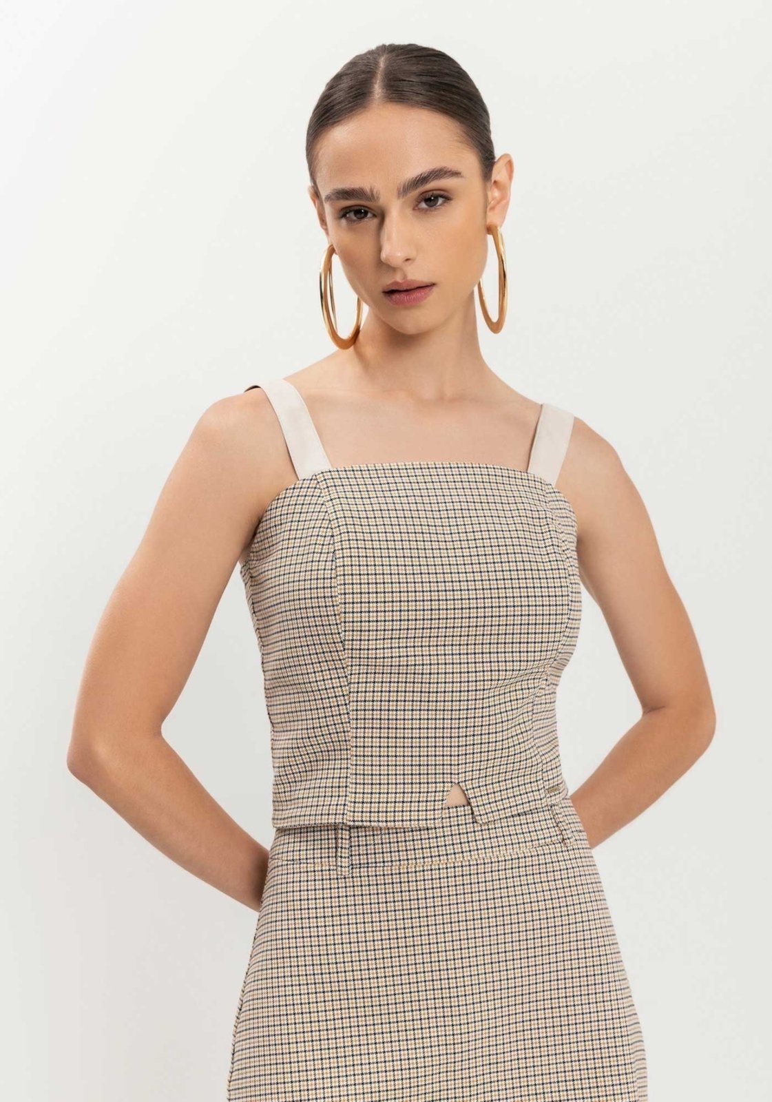 Blusa Curta Com Abertura E Alças Em PU