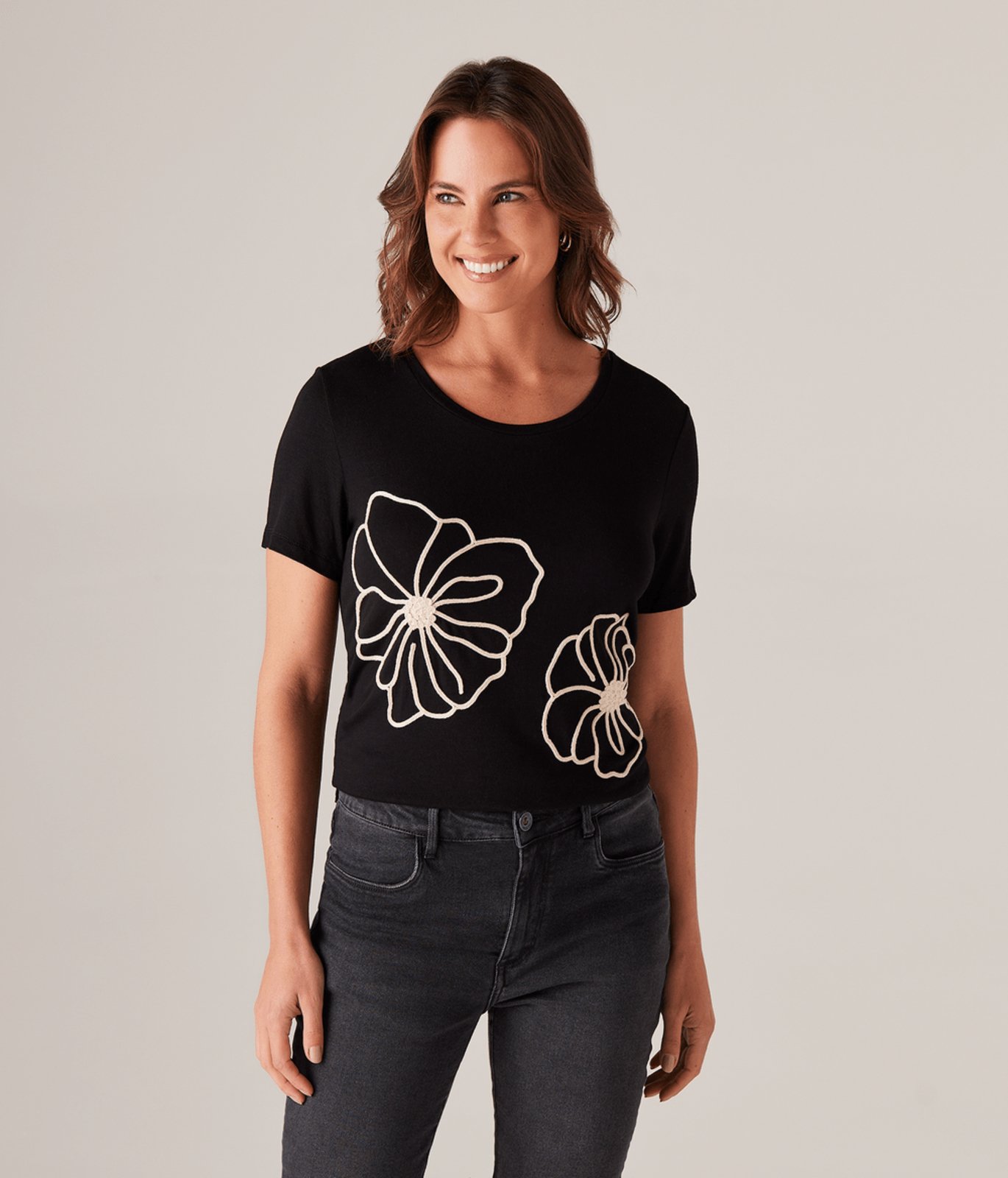 Blusa Malha Com Bordado Frente Feminina Preta