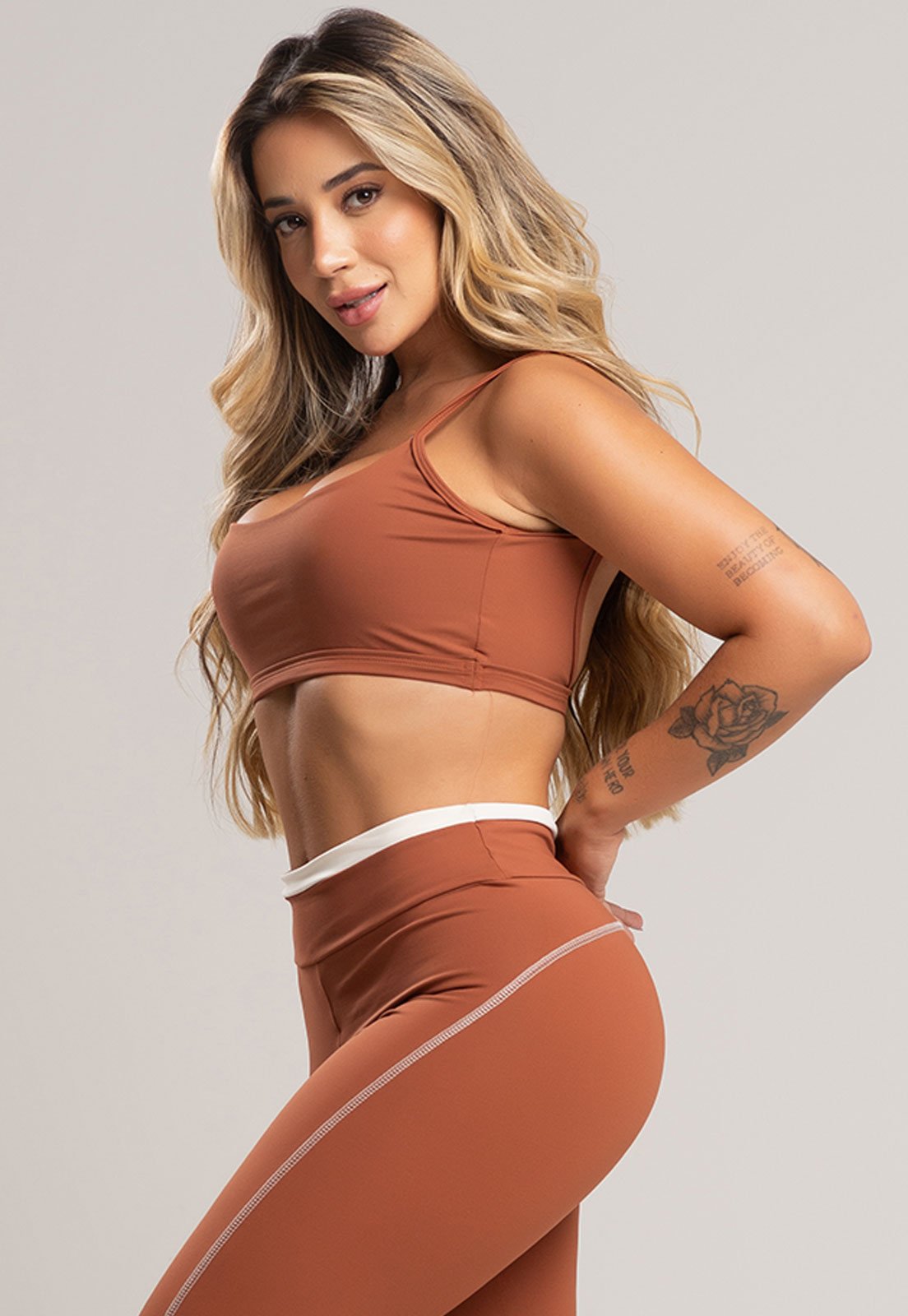 Vista 3 Top Fitness MVB Modas Cropped Alcinha Costas Abertas Feminino Academia Poliamida Mousse marrom Mvb Modas marrom