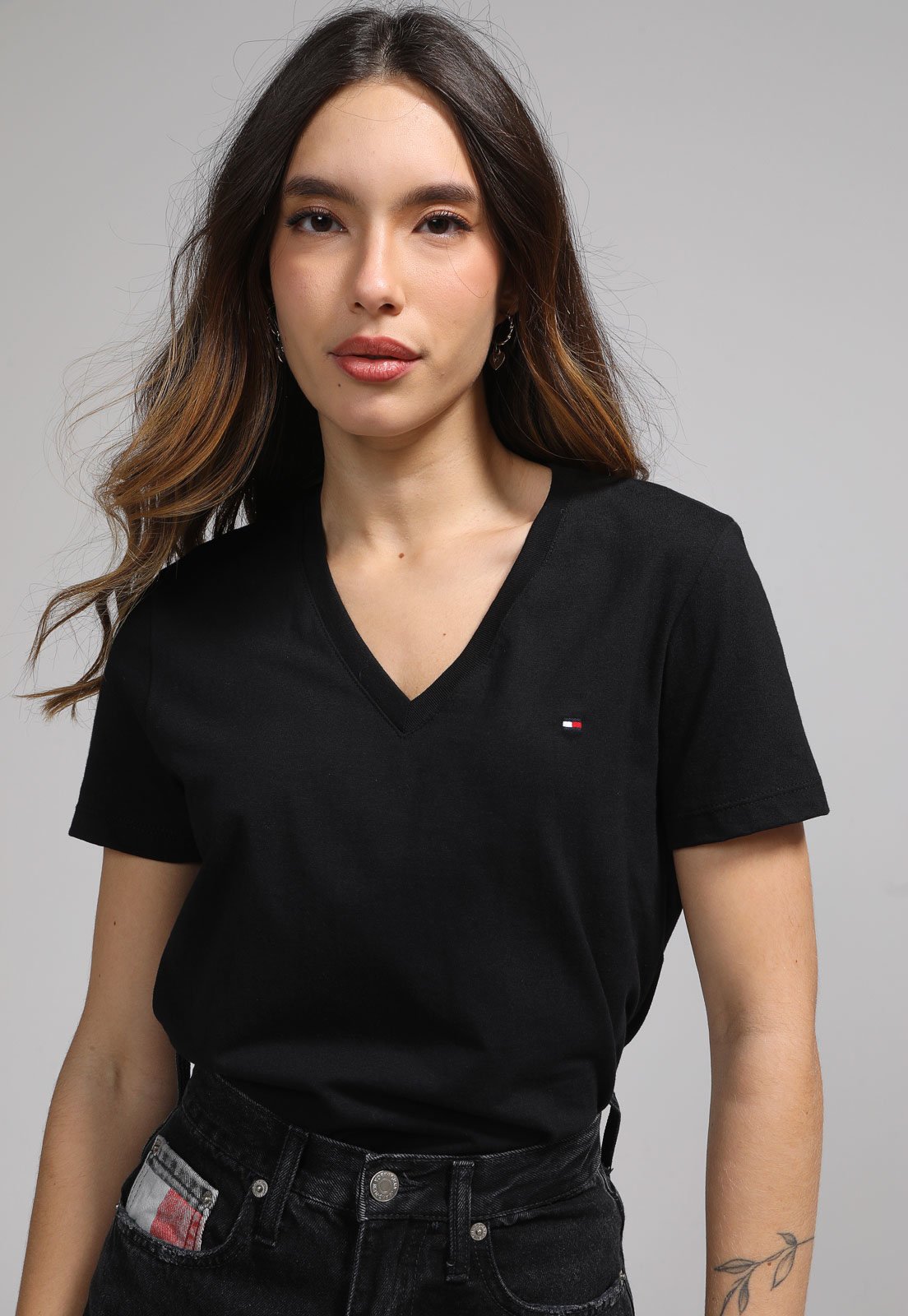 Vista 2 Camiseta Tommy Hilfiger Logo Preta preto Tommy Hilfiger preto