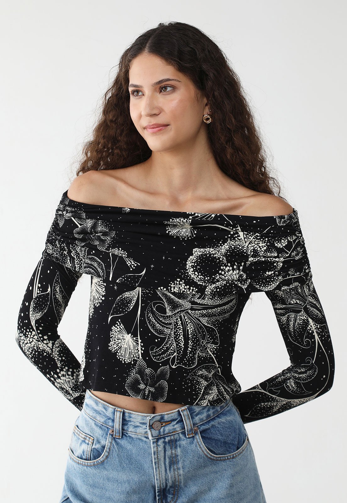 Blusa FARM Ajustada Decote Ceu de Flor Preta