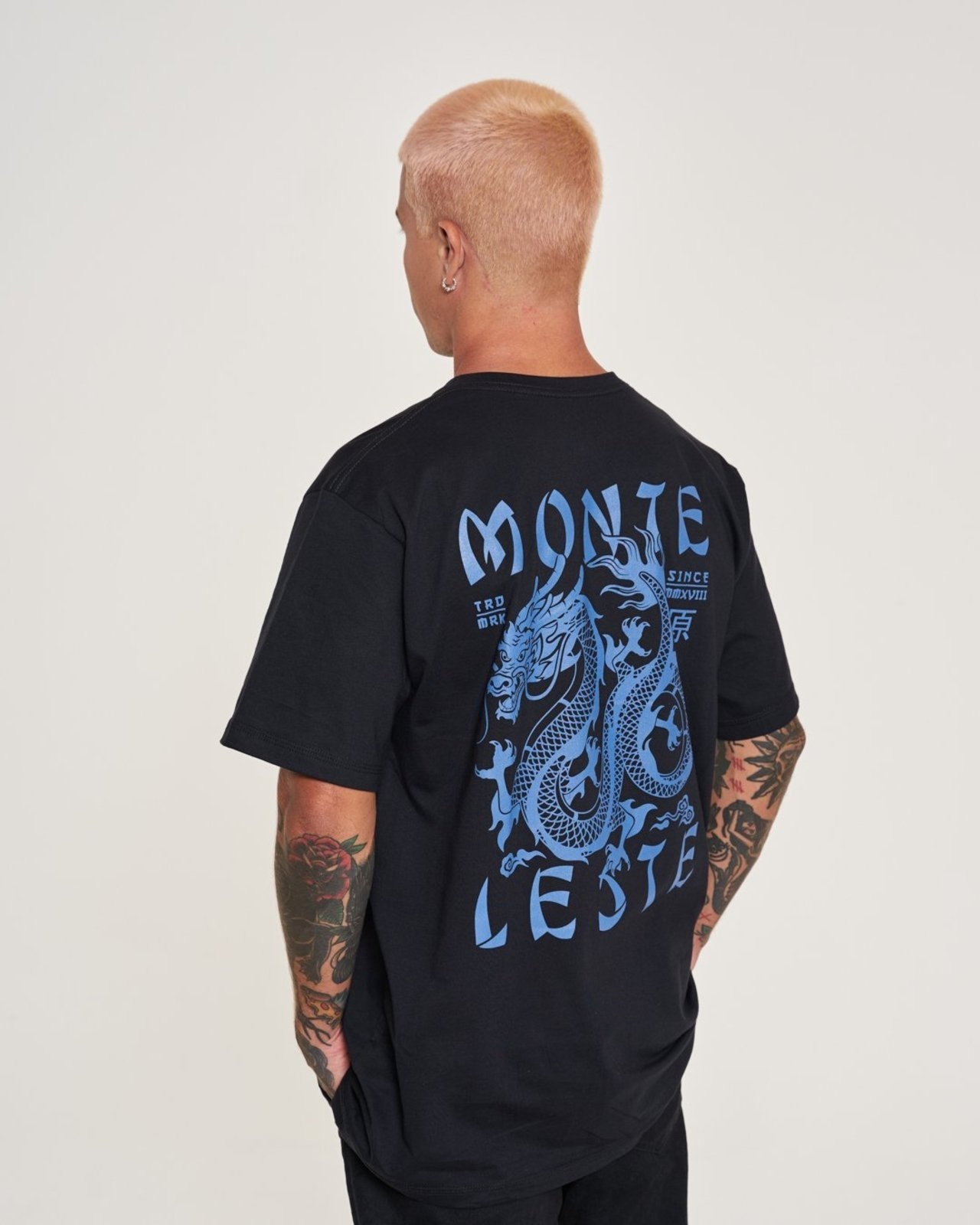 Camiseta Regular Estampada - China Preto