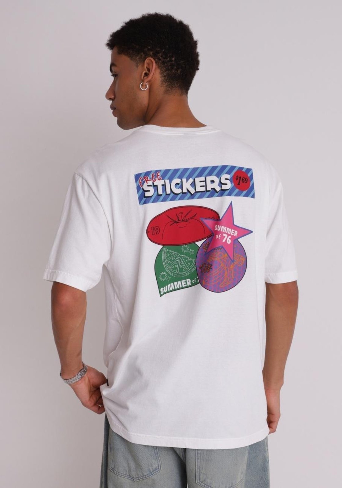 Camiseta oversized estampa stickers