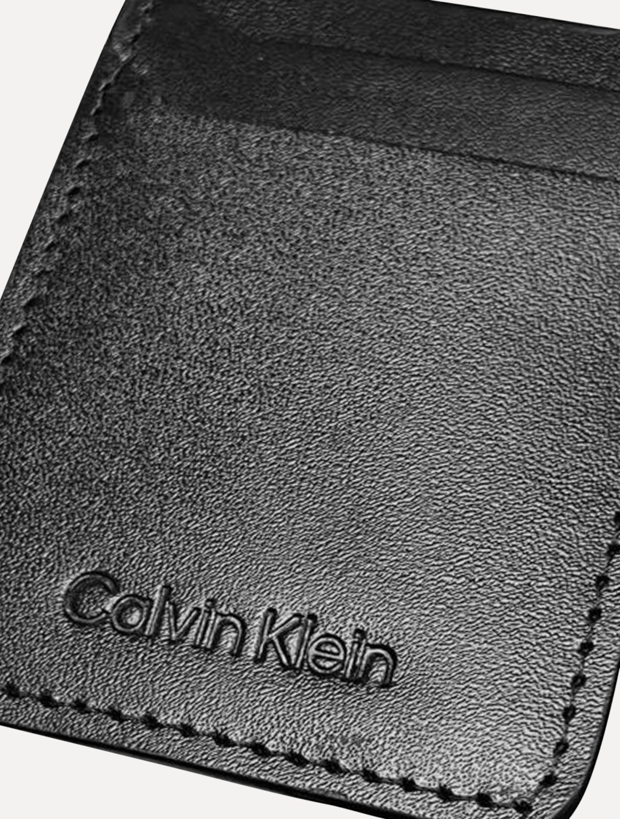 Vista 3 Carteira Calvin Klein Porta Cartão Vertical Couro CK Preta preto Calvin Klein preto