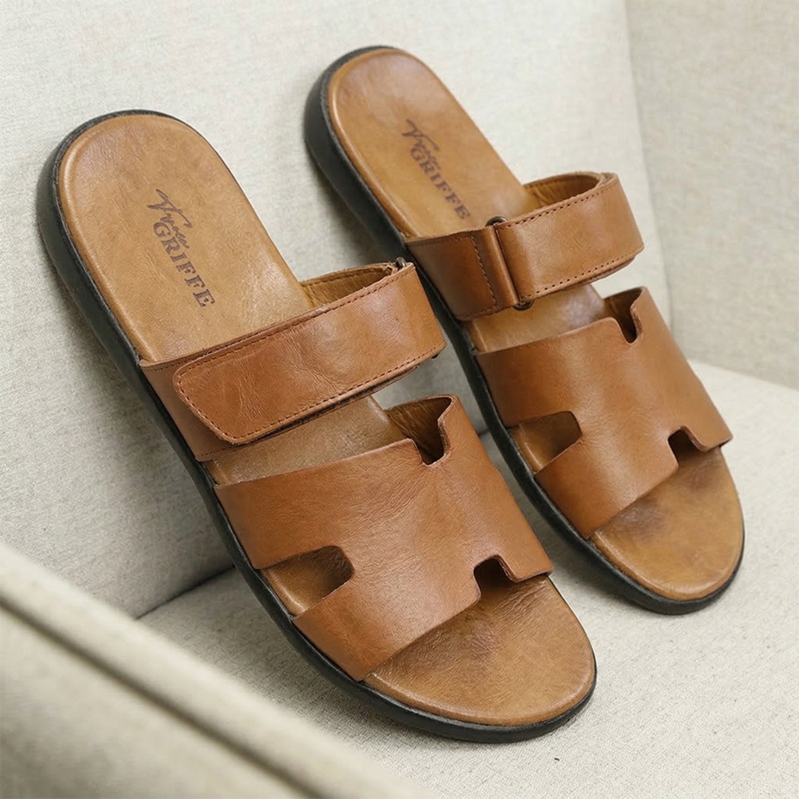 Chinelo Masculino NJ2 Couro Legítimo Anatômico Fivela Ajustável Fecho Contato Tabaco