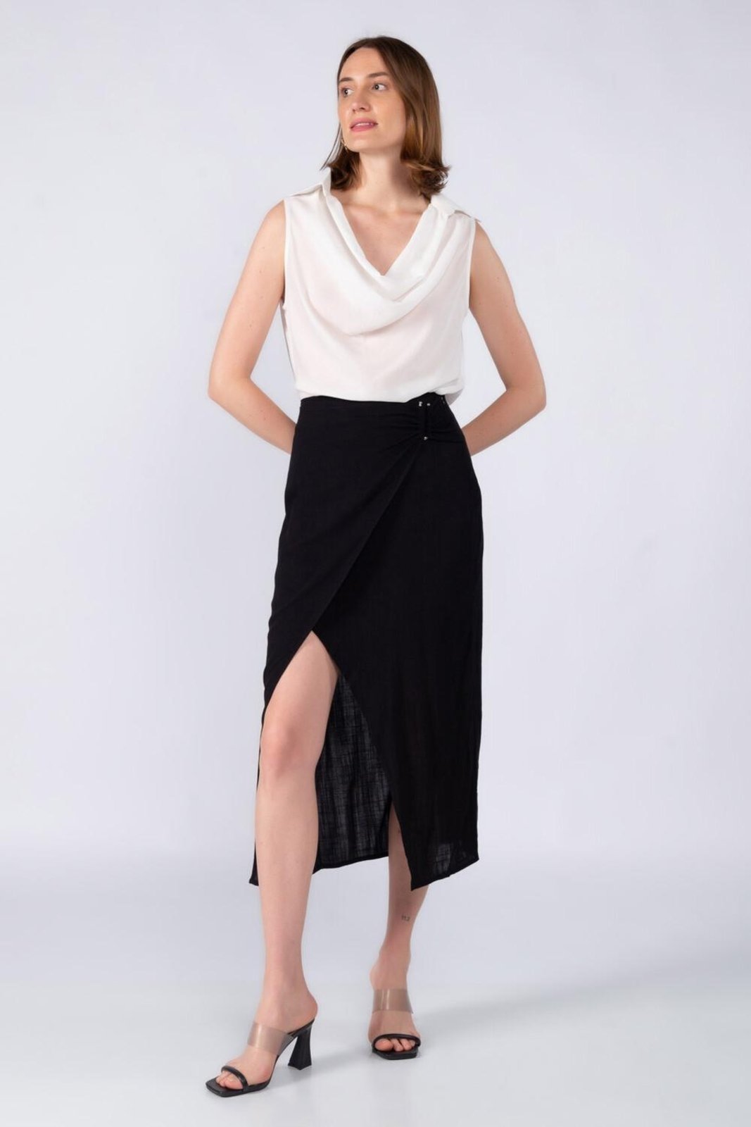 Saia midi em viscose transpassada Preto