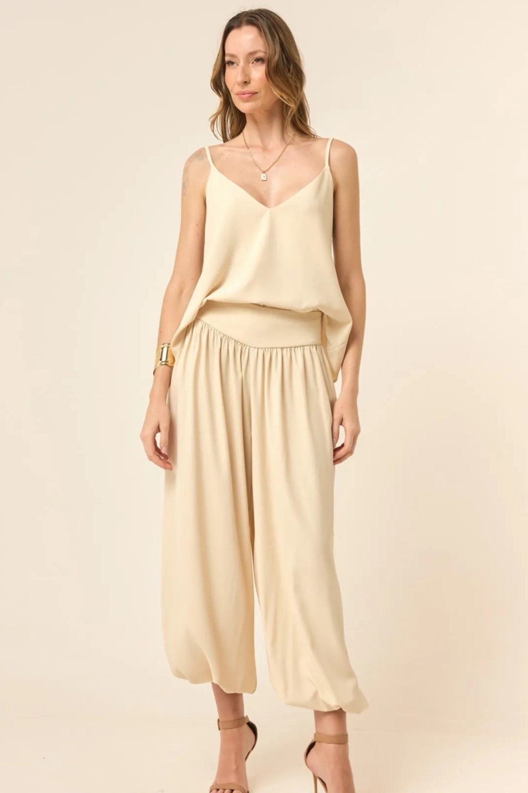 Conjunto Feminino Blusinha e Calça Luana Bege Quaker