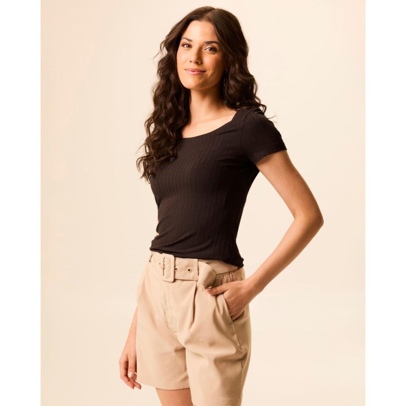 Blusa Básica Feminina Slim Em Malha Viscose Canelada