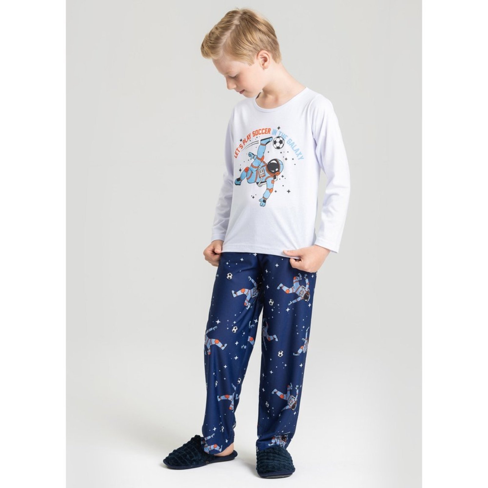 Pijama Longo Branco Menino Astronauta Futebol no Espaço