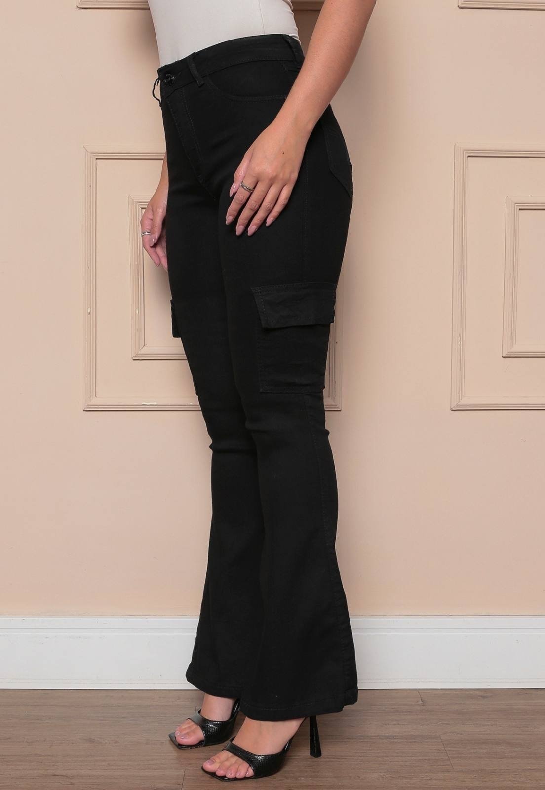 Calça Flare Avec Cargo Feminina Confortável e Elegante Preta