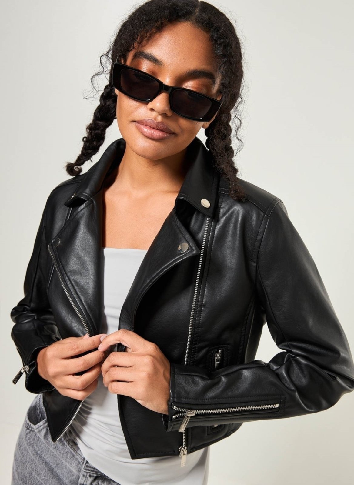 Vista 2 Jaqueta Perfecto Cropped Em Poliuretano Youcom preto Youcom preto