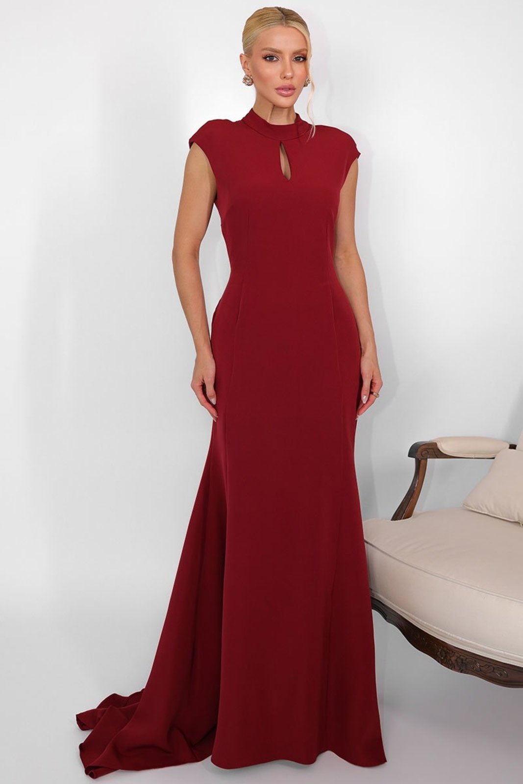 Vestido Longo Helena Cauda com Babados e Decote Vinho