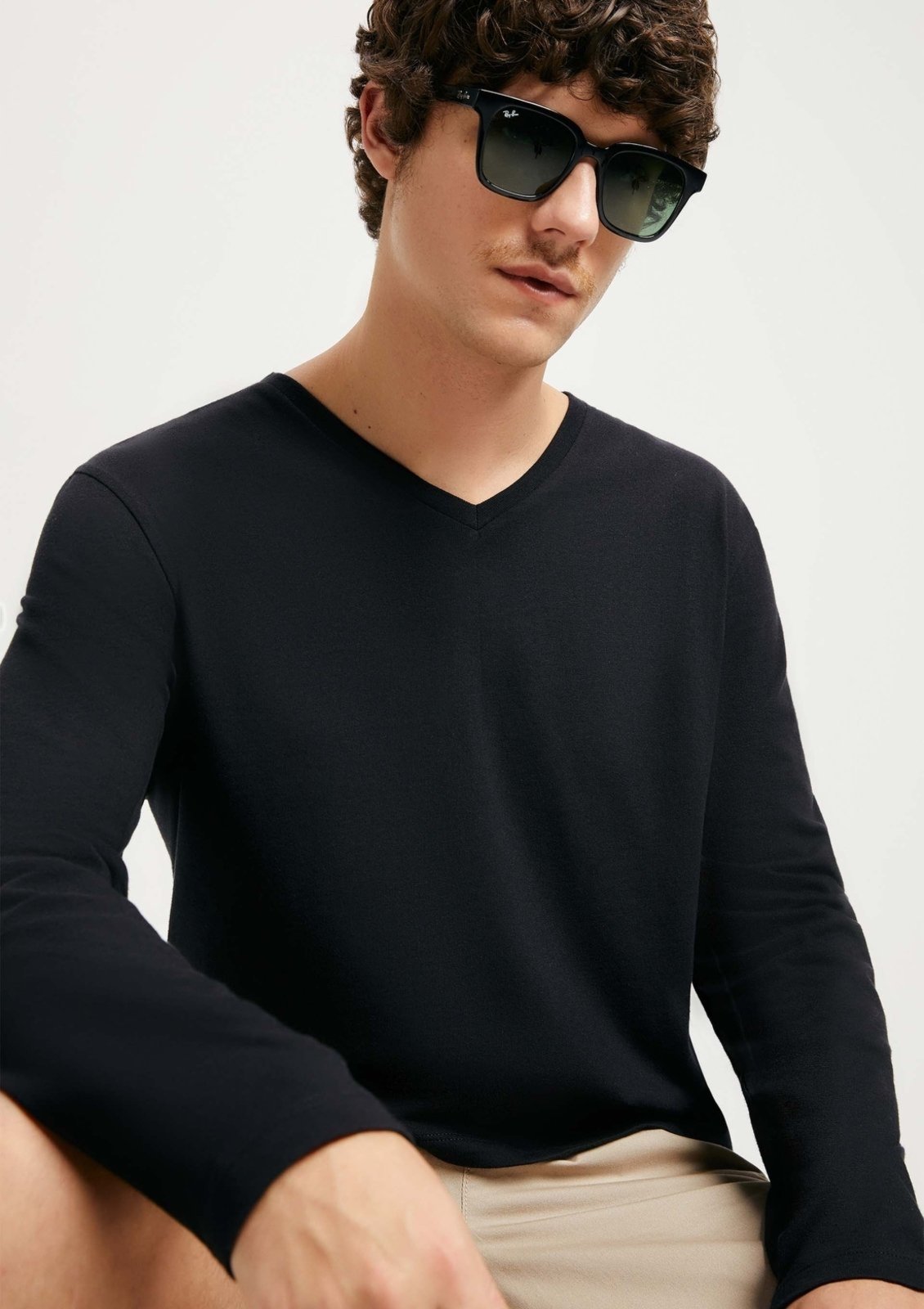 Camiseta Básica Masculina Manga Longa Decote V World
