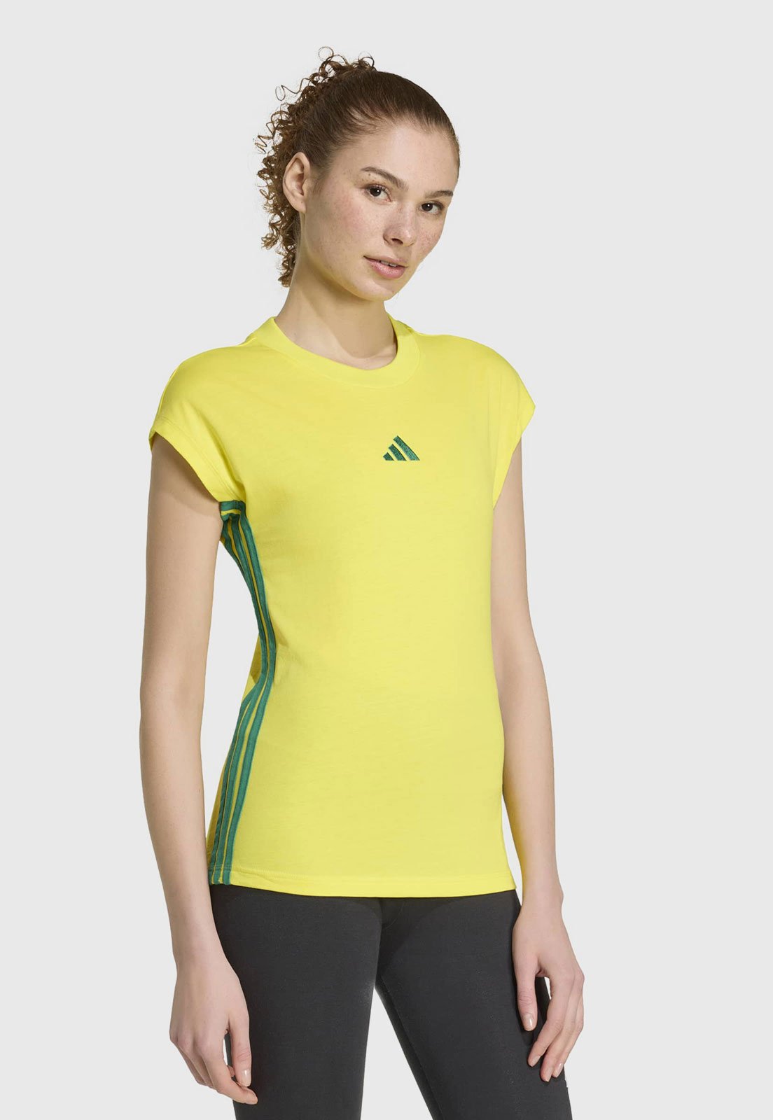 Camiseta Feminina adidas Sportswear Logo Amarela