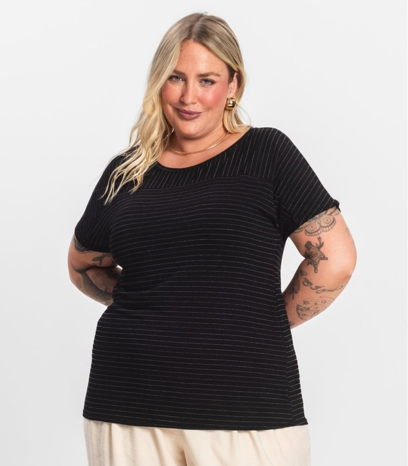 Vista 3 Blusa Feminina de Viscose Plus Size Infinita Cor preto INFINITA COR preto