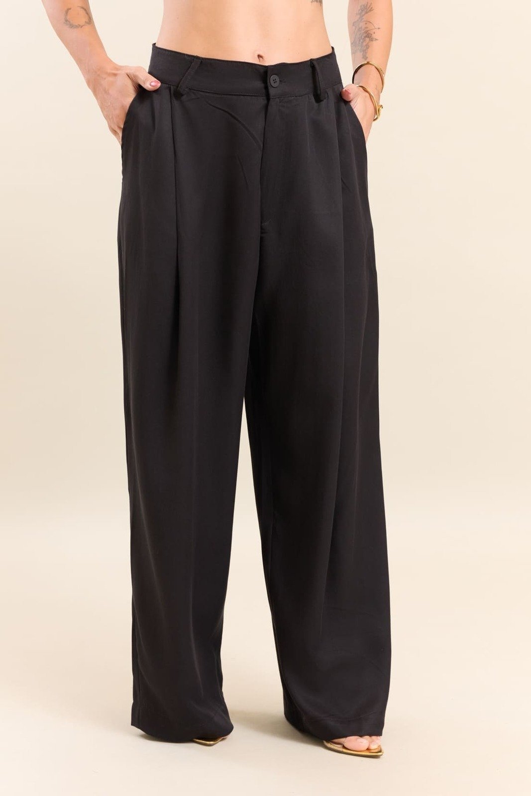 Calça Liocel Feminina Balloon Recortes na Cor Preto Lemier Collection