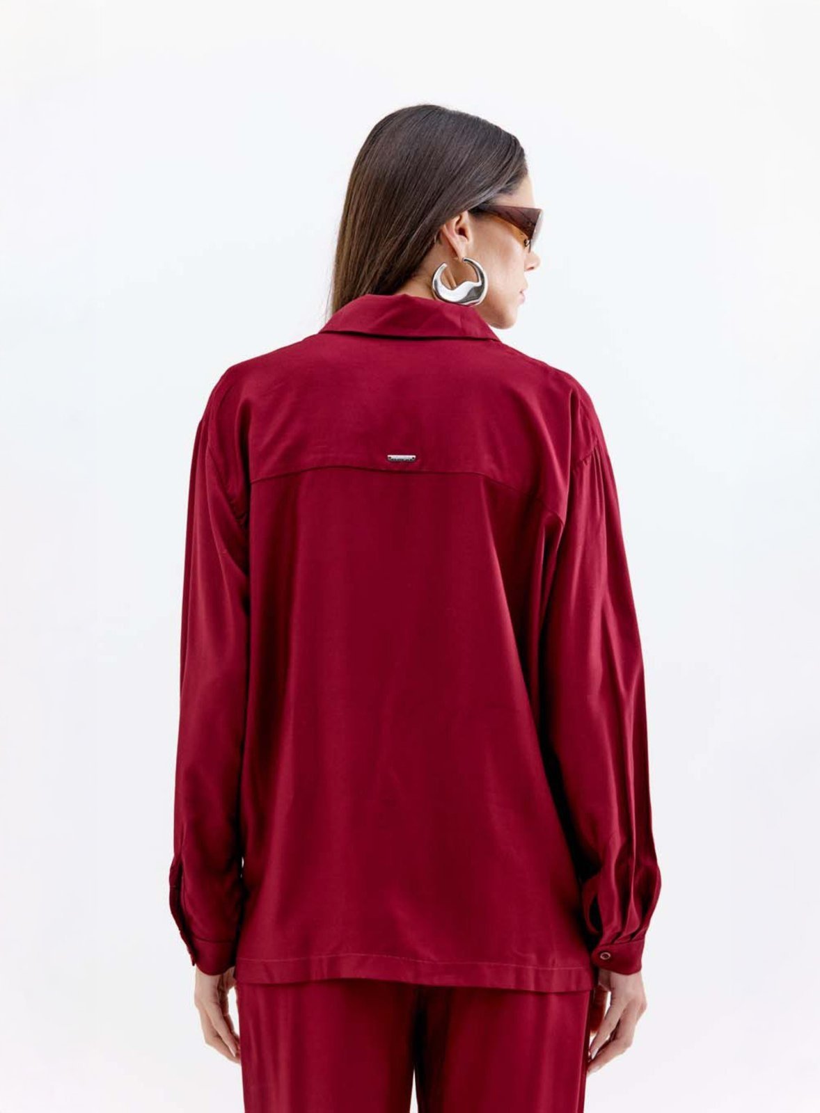Vista 3 Camisa Oversize Elegância Triton Bordo Veludo bordô