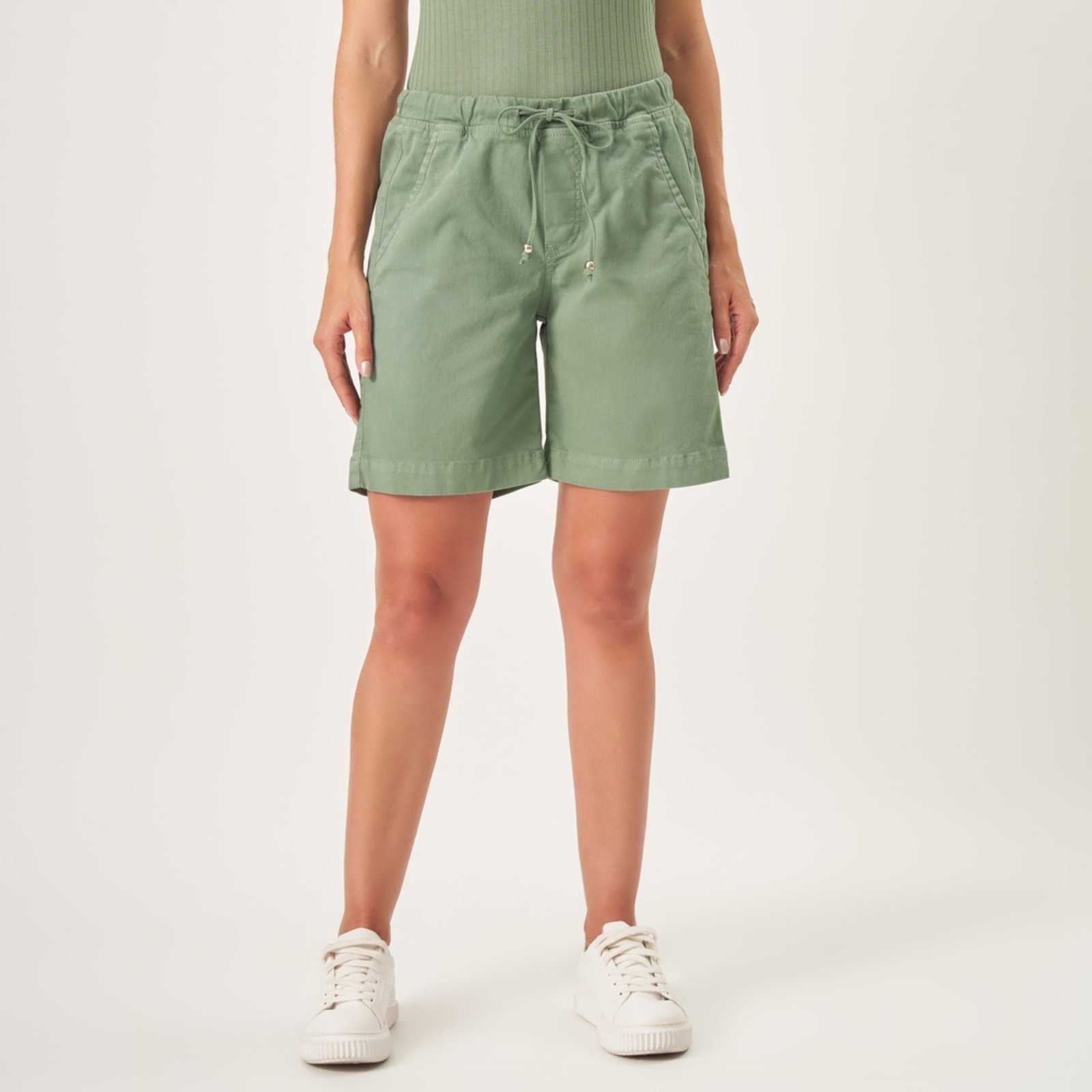 Bermuda Jogger Jeans Confort Colors Com Elástico na Cintura Verde Relva