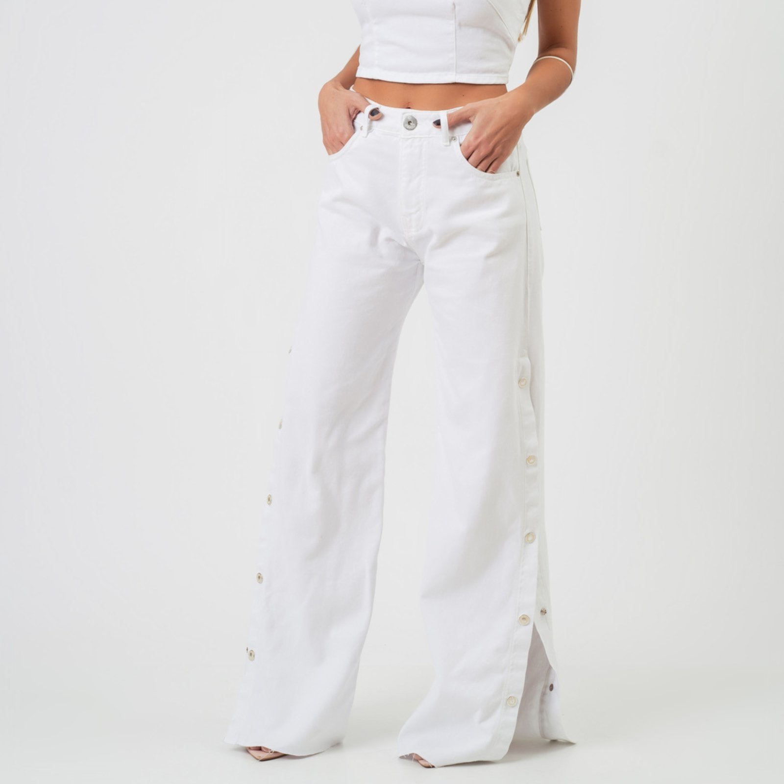 Calça Jeans Color Wide Cintura Alta Botões Laterais Branca
