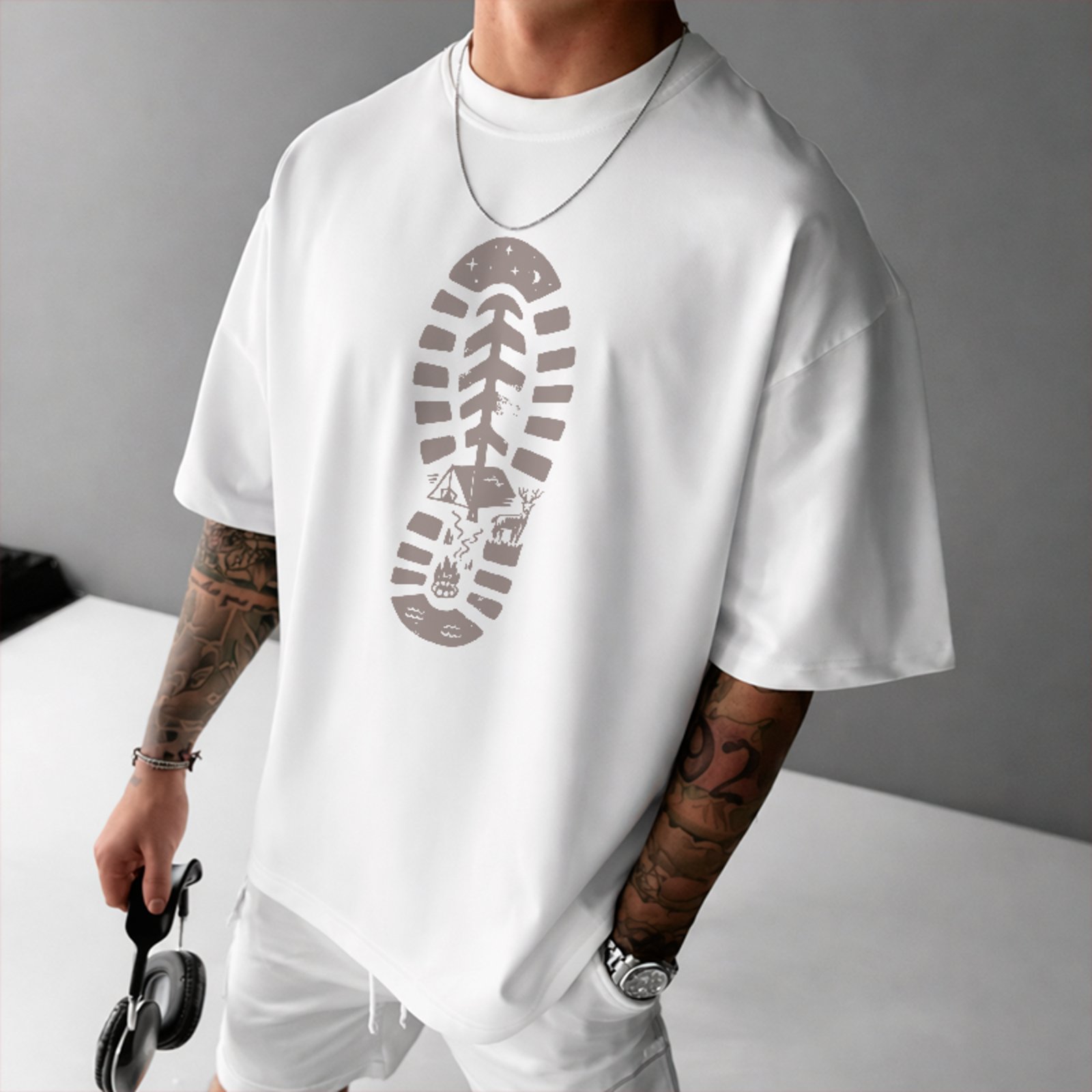 Camiseta Oversized Pegada Bota Aventura Camping Trilhas Unissex Branco