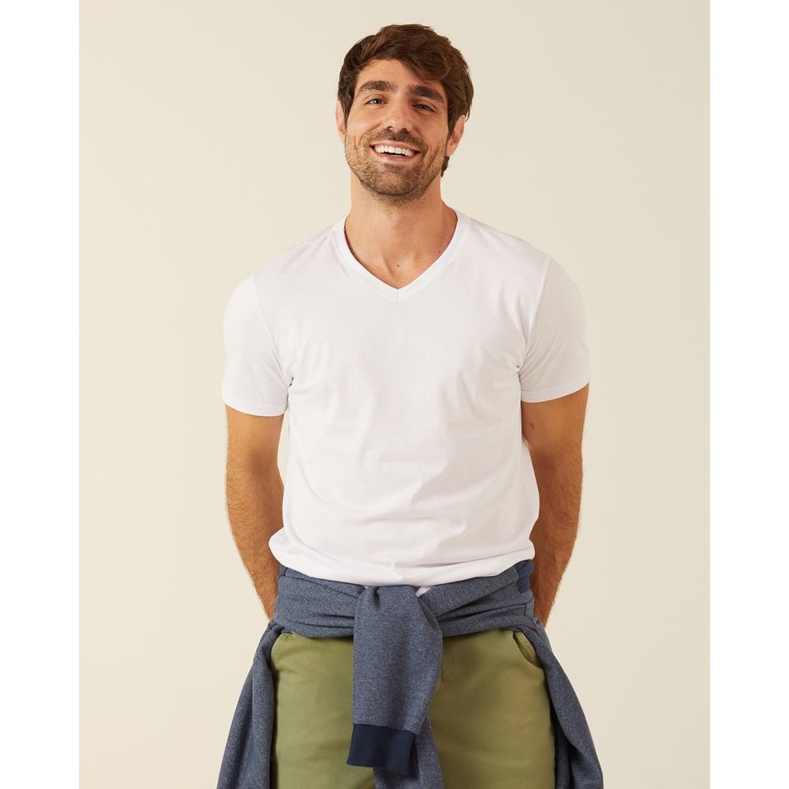 Camiseta Básica Masculina Gola V Em Algodão