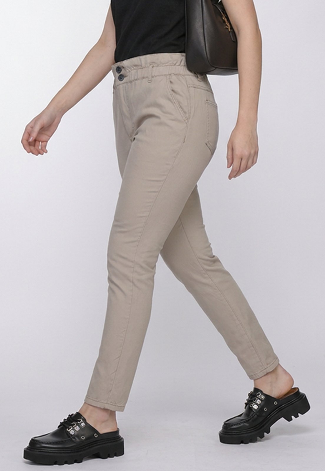 Calça Clochard Feminina Skinny Cintura Alta em Algodão com Bolsos Bege