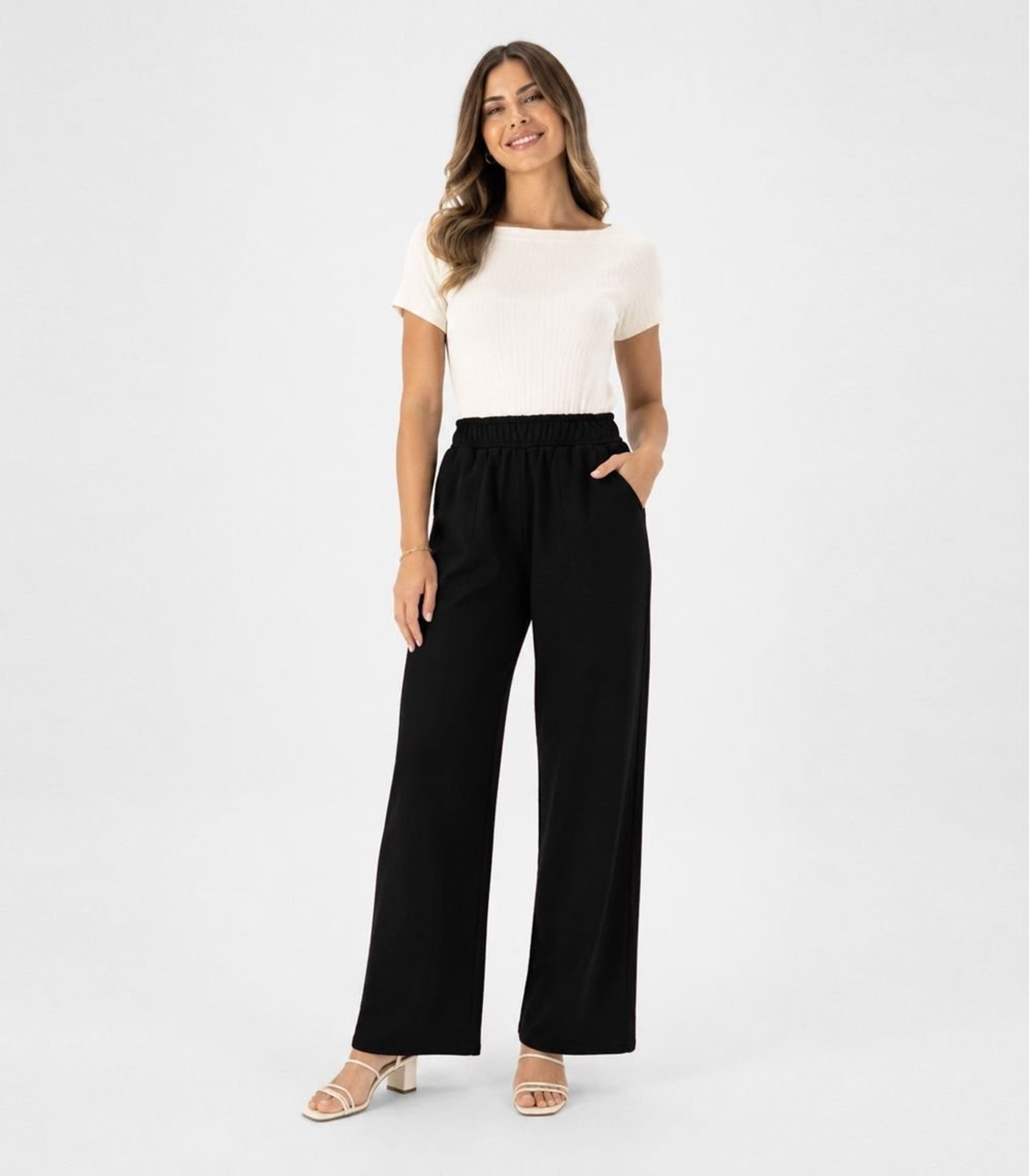 Calça Feminina Em Moletom Peluciado Infinita Cor Preto