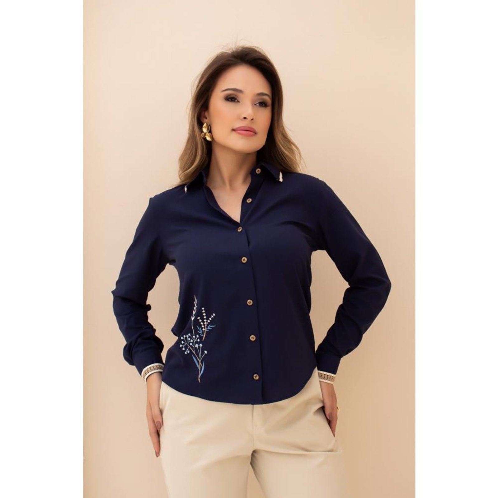 Camisa Feminina De Viscose Clássica Bordada Flor Elegante