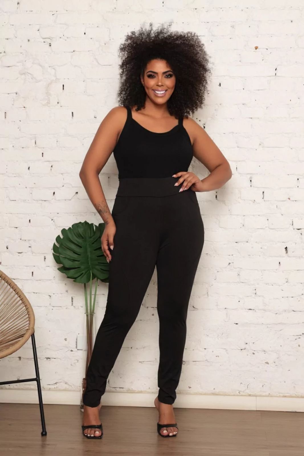 Calça Legging Montaria Plus Size Detalhe Couro PU Cirrê Preto – Preto
