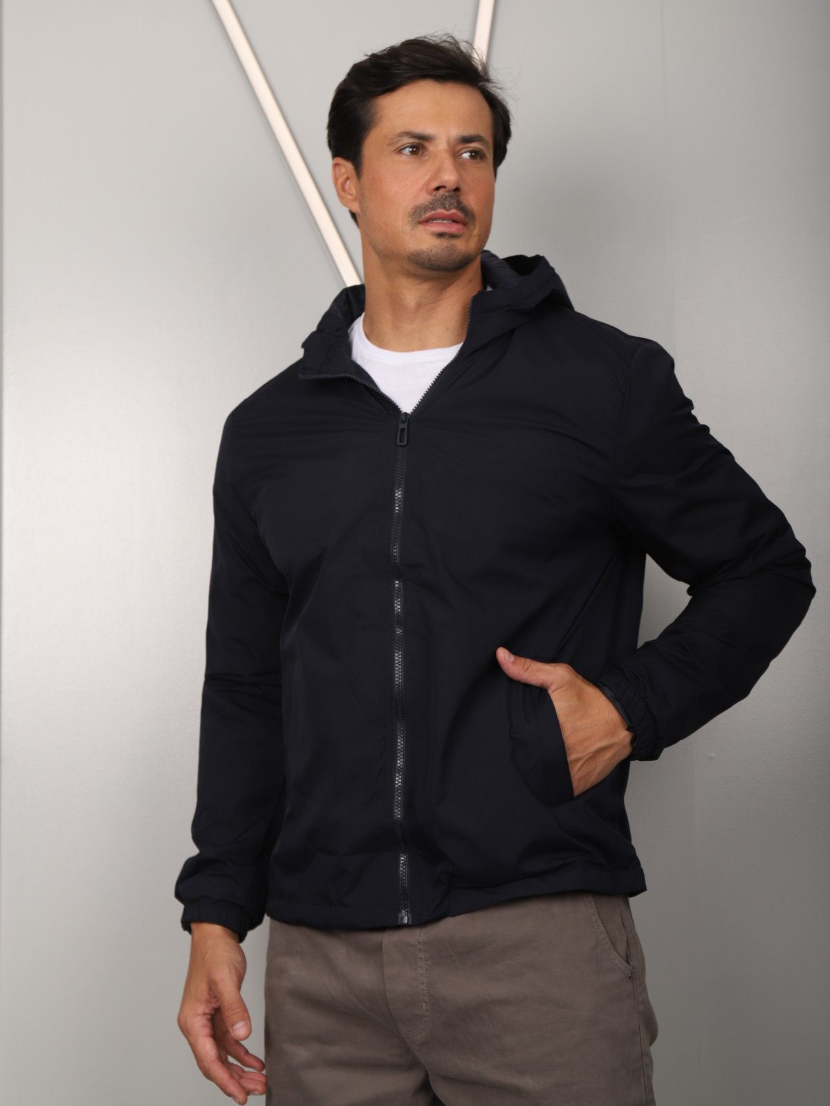 Jaqueta Masculina Azul Marinho Corta Vento Peluciada Capuz Impermeável Bolso Frontal Poliéster Repele Liquido