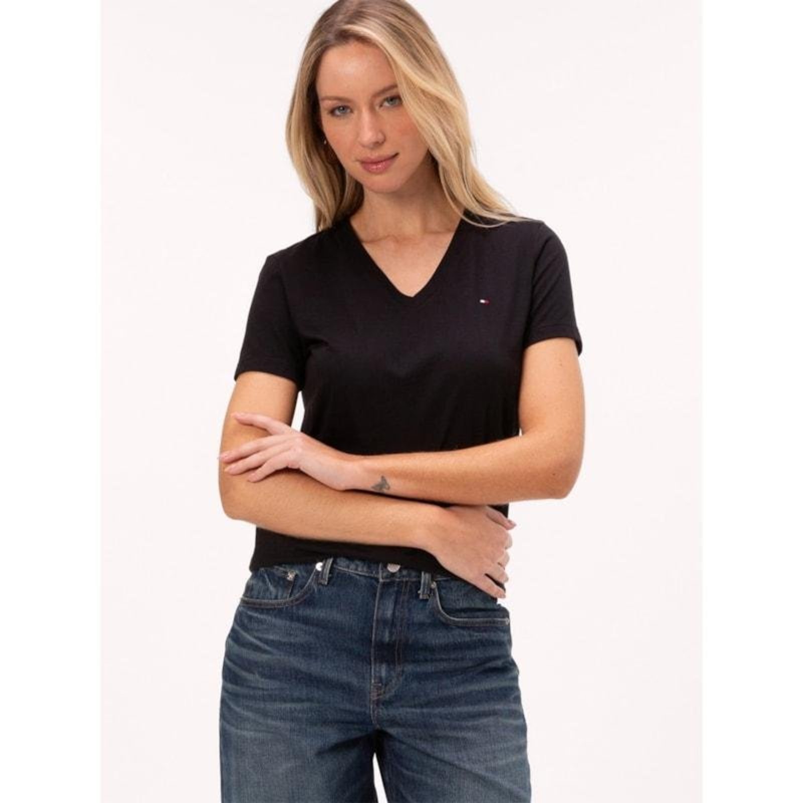 Camiseta Clássica Gola V Preto