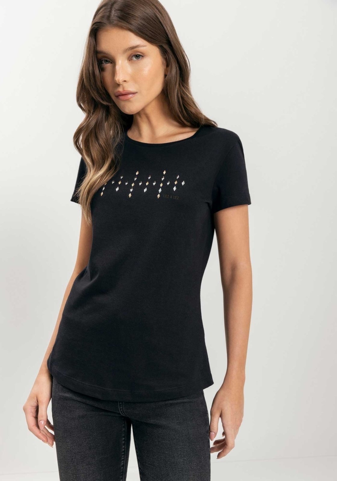Vista 2 Blusa T-shirt De Mangas Curtas Com Apliques Termocolantes Lez a Lez poás Lez a Lez poás