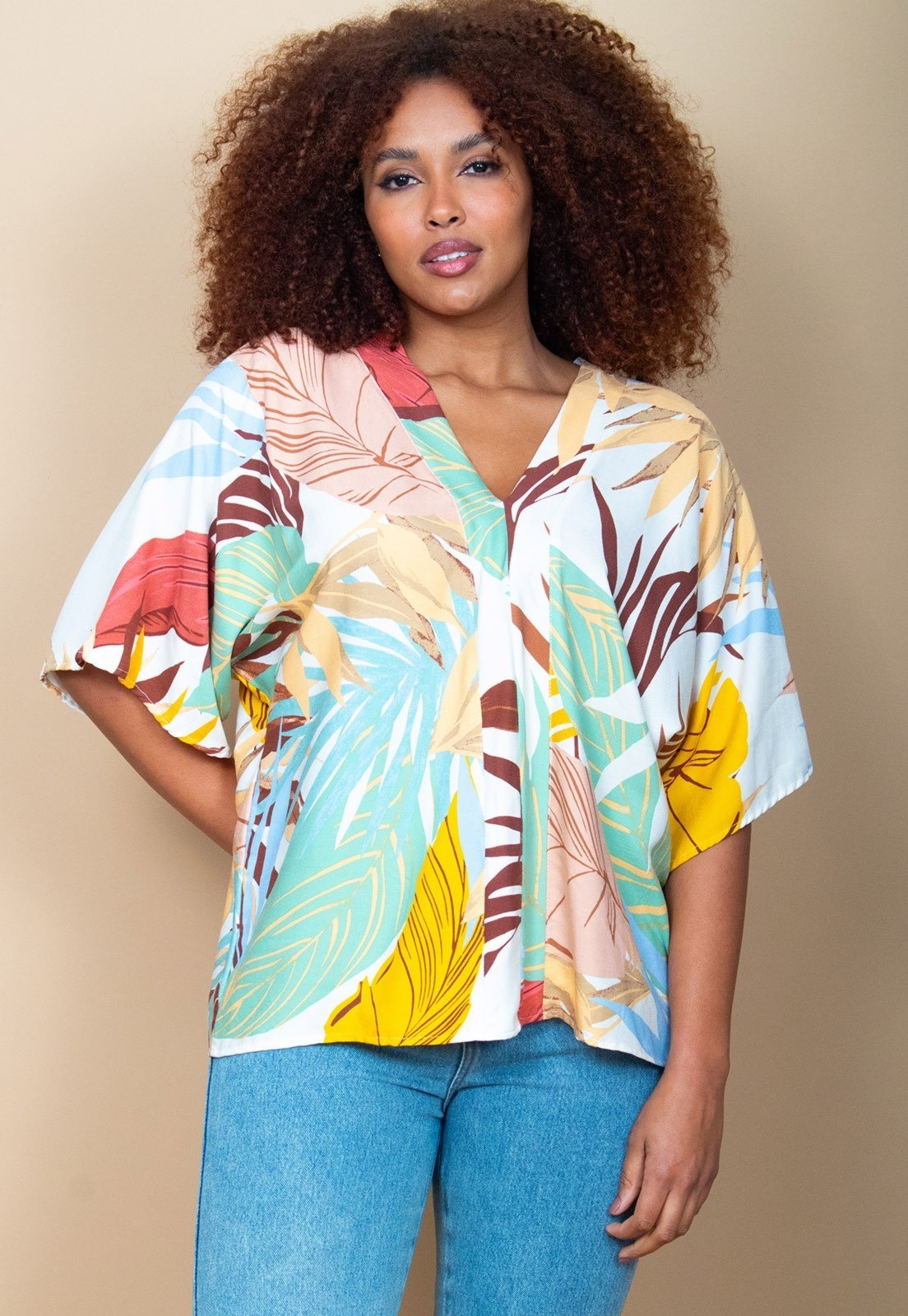 Blusa Cabanafree Gola V Manga Curta Estampa Aurora Suave