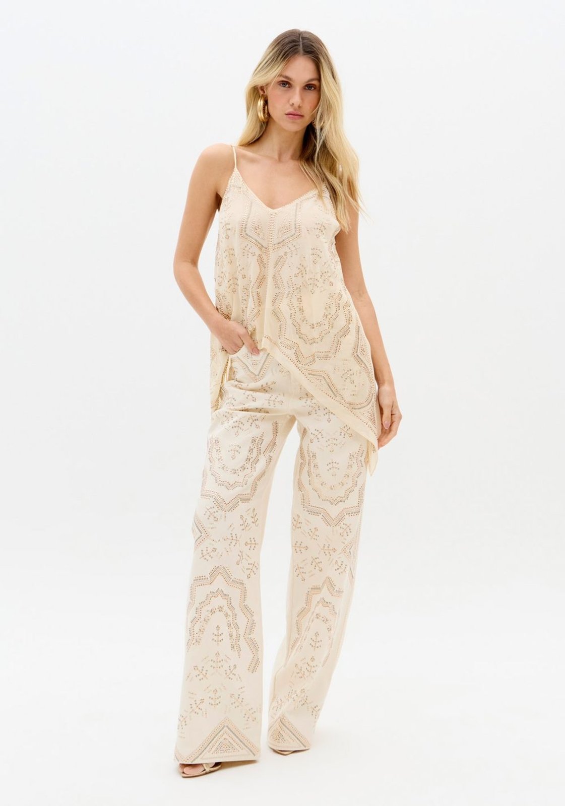 Calça Sarja Wide Leg Cintura Super Alta Com Aplicações Lança Perfume