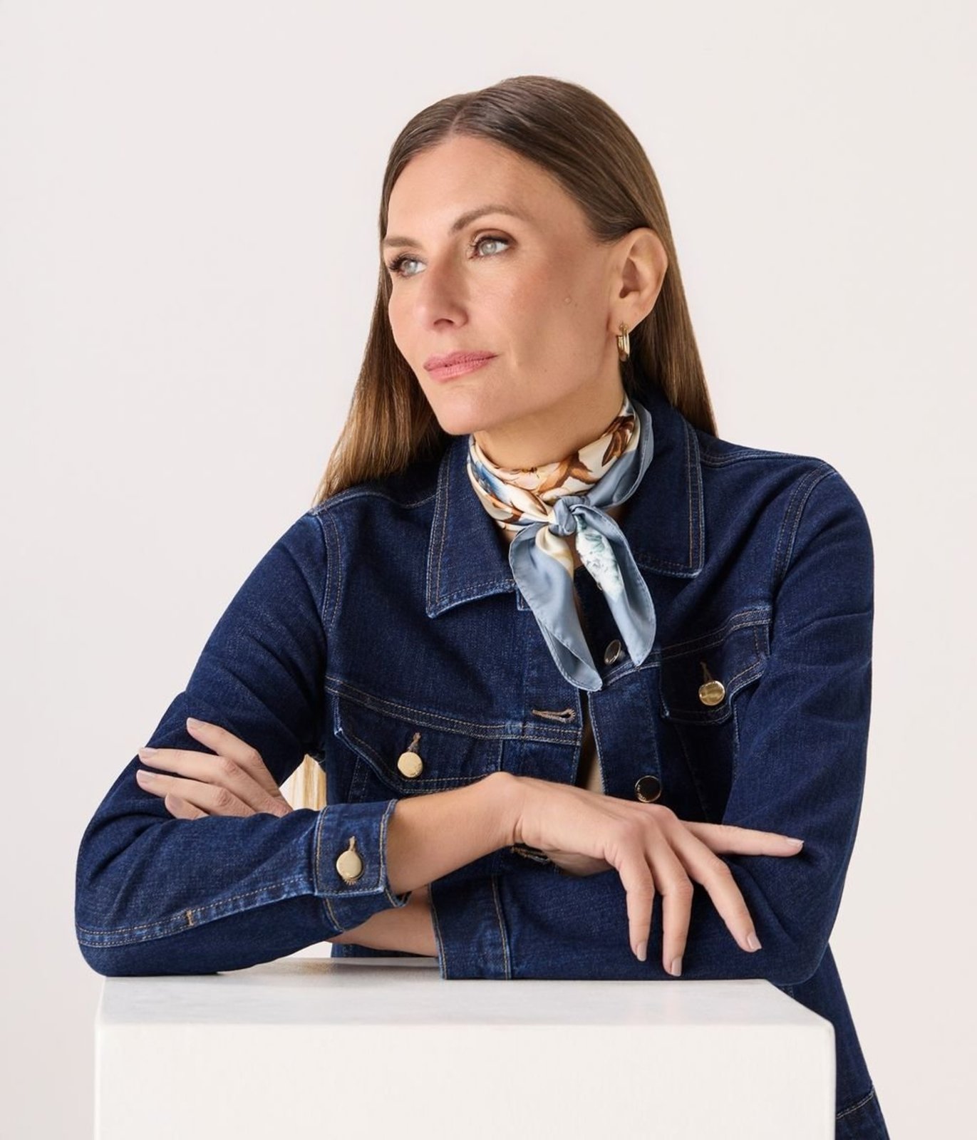 Jaqueta Makenji Jeans Com Botoes Dourados Feminina Azul Escuro