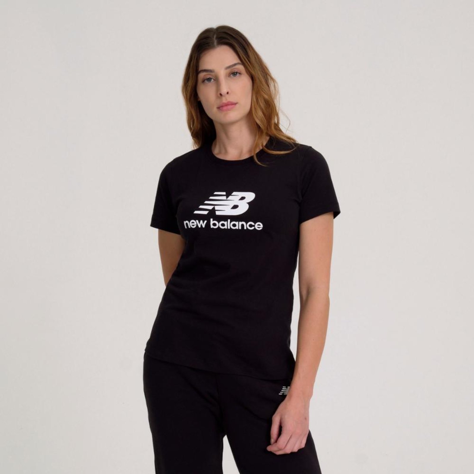 Vista 2 Camiseta New Balance Essentials Feminina incolor New Balance incolor