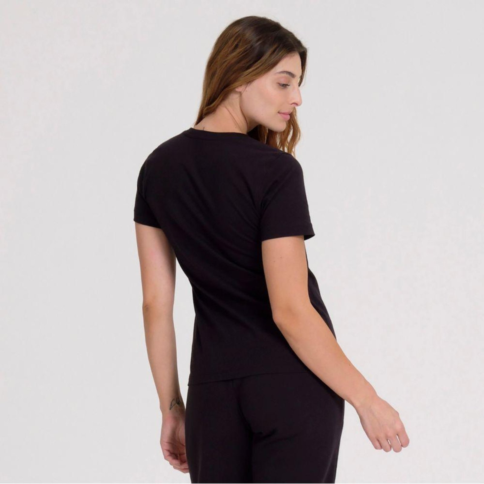 Vista 3 Camiseta New Balance Essentials Feminina incolor New Balance incolor
